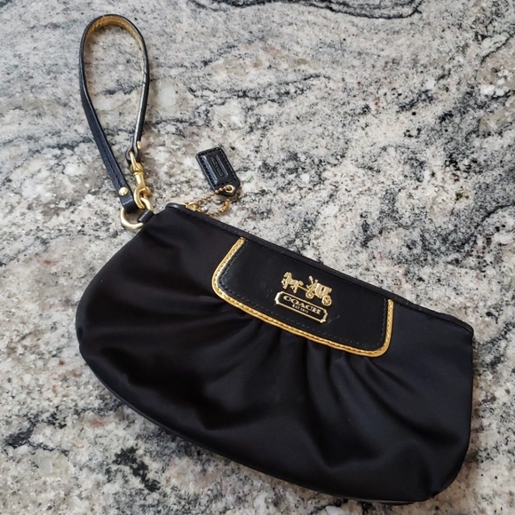 Coach Handbags - 💜Coach Wristlet